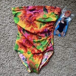 Inches Away One Piece Swimsuit NWT Size 10 Removeable Strap Tropical Floral